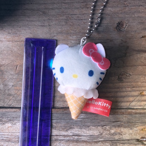 Hello Kitty Ice Cream Cone Keychain - Picture 6 of 6